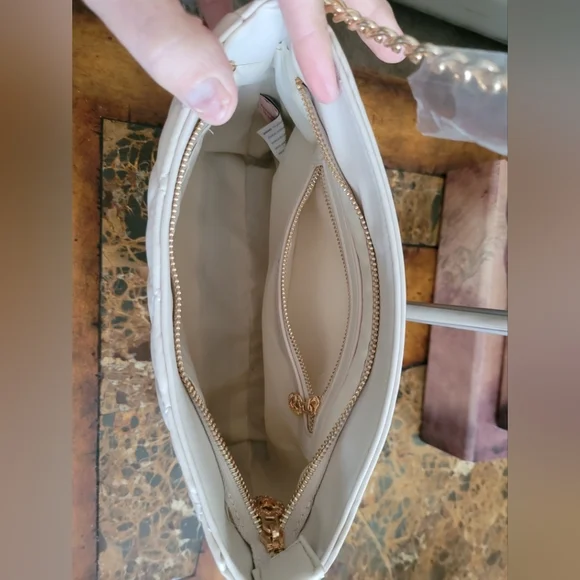 MARIO VALENTINO White Quilted Shoulder Bag with Gold Chain - Picture 6 of 9